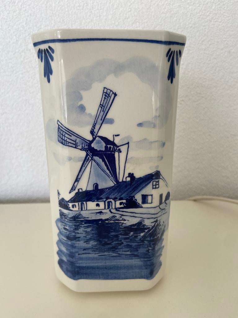 Delfts blauwe vaas met molen en bloemmotief, Antiek en Kunst, Ophalen