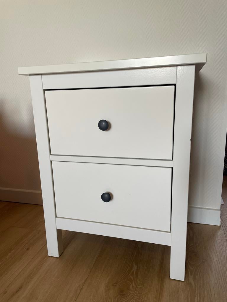 Hemnes nachtkastje wit, Huis en Inrichting, Slaapkamer | Nachtkastjes, Ophalen, Gebruikt, Minder dan 45 cm, 55 tot 70 cm