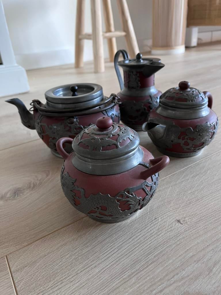 Thee Set uit het verre oosten, Ophalen