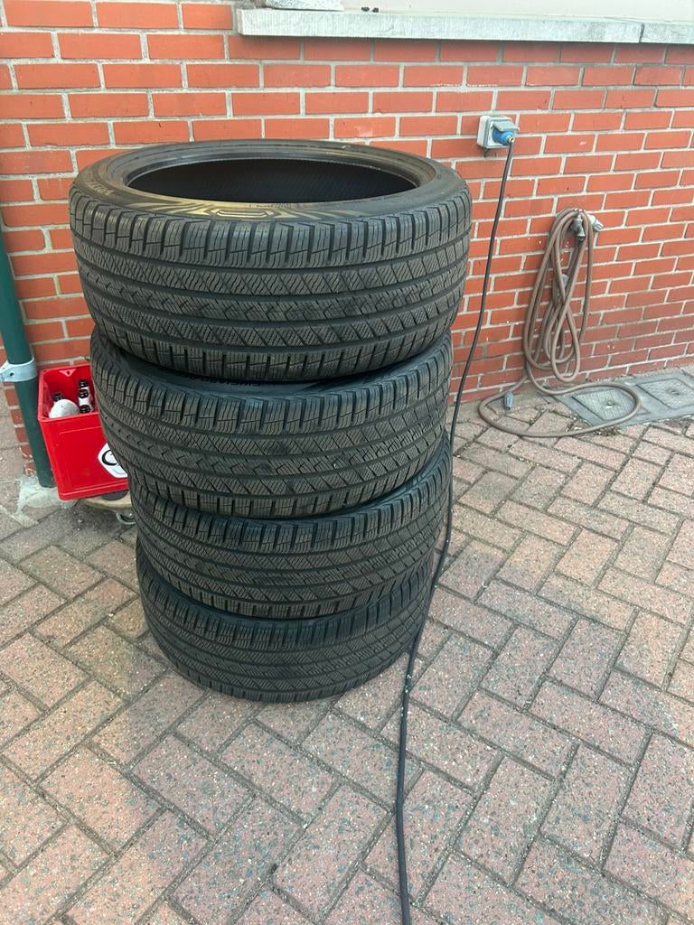 Vredestein 235/40r19 96y 4season banden, Ophalen, Zo goed als nieuw