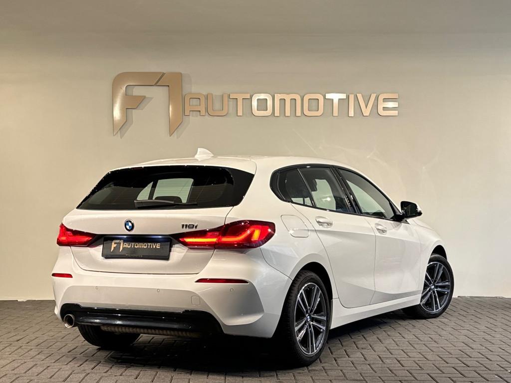 BMW 1-serie 118i High Executive M Sport Sfeer|CarPlay|NAP, Lichtsensor, Gebruikt, Leder en Stof, Wit