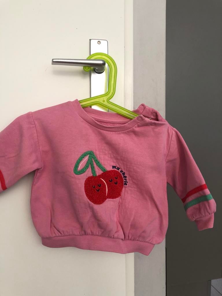 Roze M&S trui met kersenprint, maat 3-6 maanden, Ophalen of Verzenden, Gebruikt, Meisje