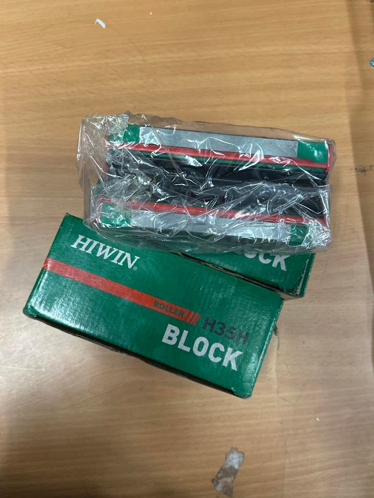 Hiwin H35H Roller Block - 169x75x54 - 2 stuks, Doe-het-zelf en Verbouw, Metalen, Ophalen of Verzenden, Nvt, Nvt, Nvt
