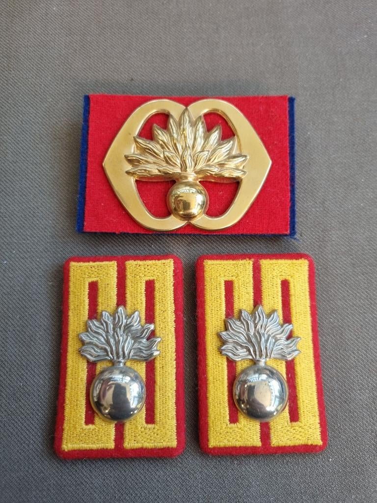Setje Garde Grenadiers (natosluiting), Verzamelen, Ophalen of Verzenden, Landmacht, Nederland, Embleem of Badge