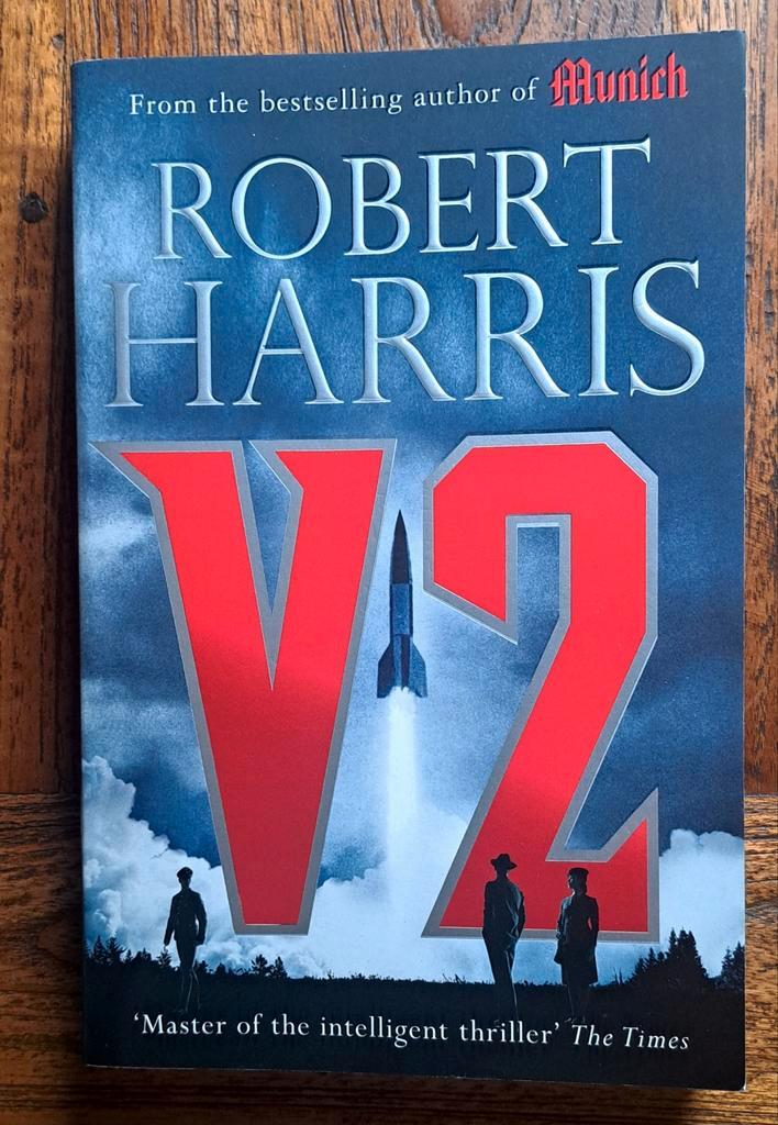 V2 door Robert Harris, Boeken, Oorlog en Militair, Nieuw, Luchtmacht, Tweede Wereldoorlog, Ophalen of Verzenden