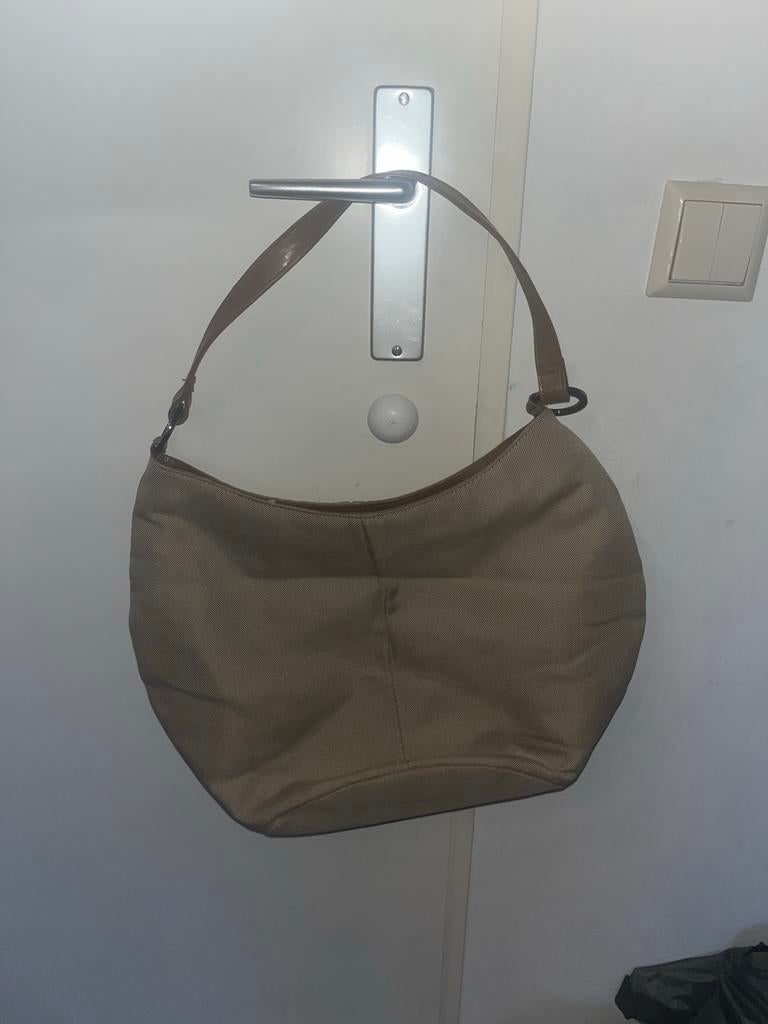 clarins beige schoudertas + etui (moet zsm weg!), Sieraden, Tassen en Uiterlijk, Tassen | Damestassen, Ophalen of Verzenden, Zo goed als nieuw