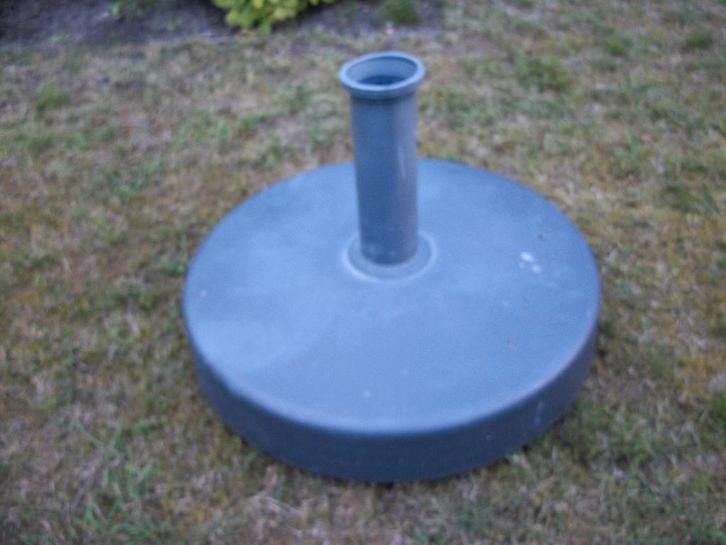 2x Parasolvoet Plastic en IJzer Groen - gebruikt - per stuk, Tuin en Terras, Parasols, Nieuw, Parasolvoet, Minder dan 1 meter