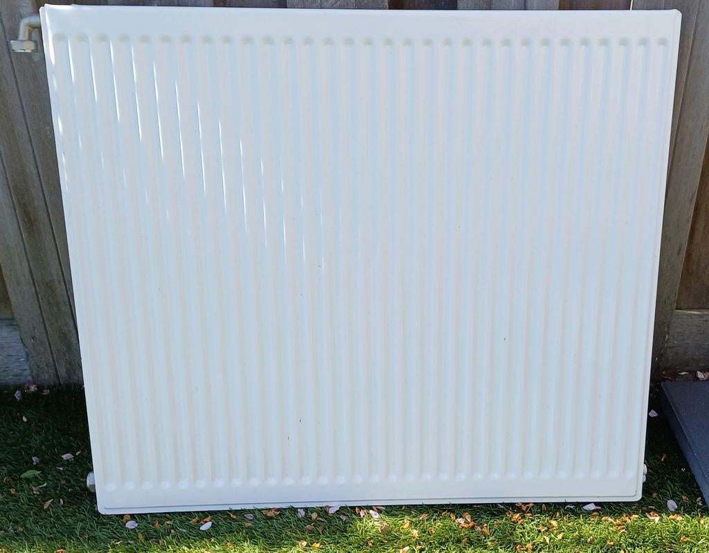 Radiator 80x70x11 dubbellaags met wandbeugels, Ophalen, Gebruikt, Radiator, 60 tot 150 cm
