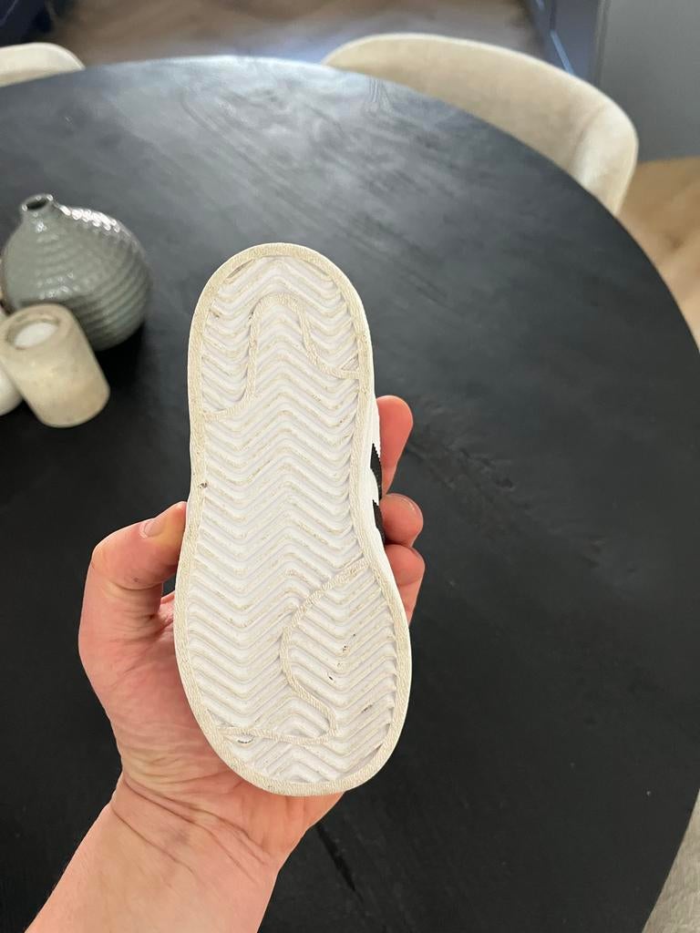 Nieuwe Adidas kinderschoenen maat 25, Kinderen en Baby's, Kinderkleding | Schoenen en Sokken, Schoenen, Nieuw, Ophalen of Verzenden
