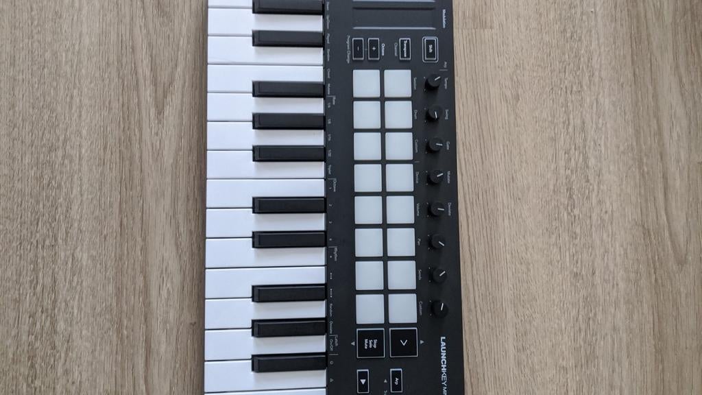 Novation Launchkey mini mk3, Muziek en Instrumenten, Ophalen, Zo goed als nieuw