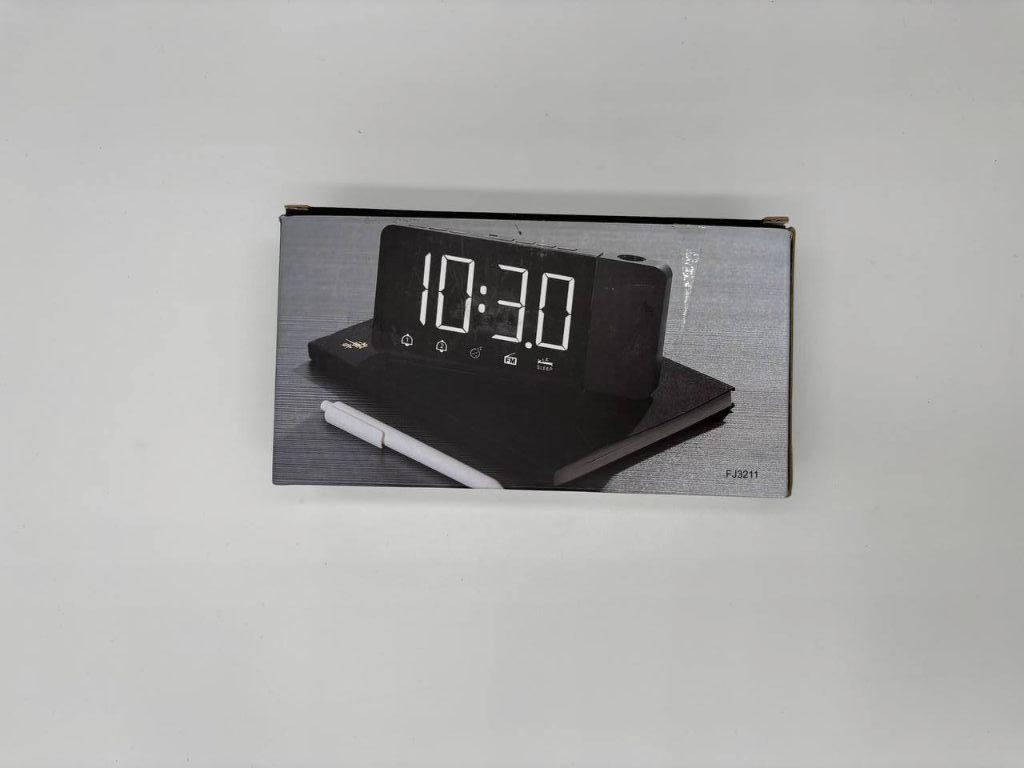Radiowekker, Store@degadgetwinkel.nl, Wekker of Tafelklok, Digitaal, Zo goed als nieuw