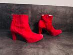 Lilian leuke rode suede enkellaarsjes maat 40,5, Verzenden, Lage of Enkellaarzen, Zo goed als nieuw, Rood