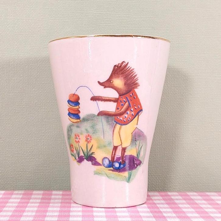 Vintage serviesgoed melkbeker beker Vos - Kabouter Pools, Huis en Inrichting, Keuken | Servies, Zo goed als nieuw, Kop(pen) en/of Schotel(s)