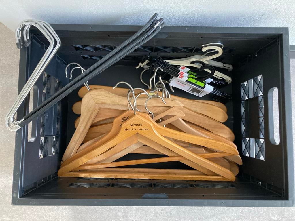 Houten, kunststoffen, broekhangers, broek kleding hangers, Ophalen of Verzenden, Gebruikt, Hout, Volwassenen