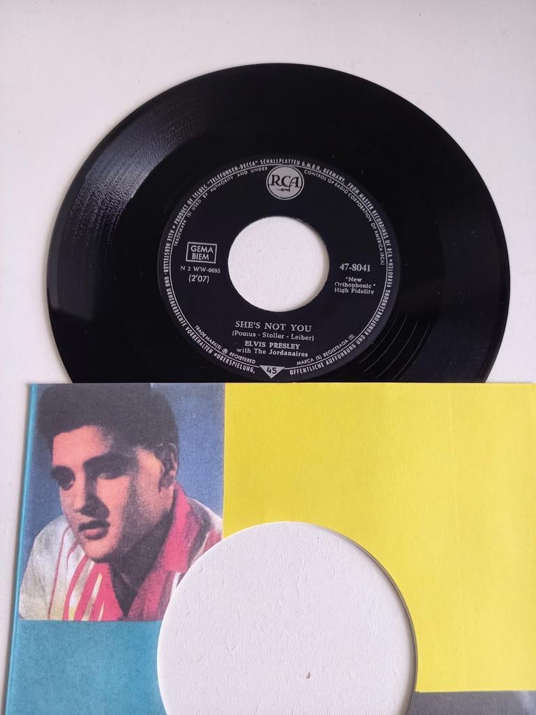 Elvis Presley  - She's not you / Just tell her..., Ophalen of Verzenden, Zo goed als nieuw, Pop