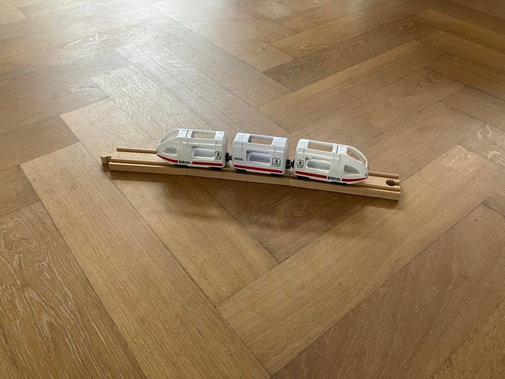 Brio Trein met 3 wagons - Wit met brio rails, Ophalen of Verzenden, Zo goed als nieuw