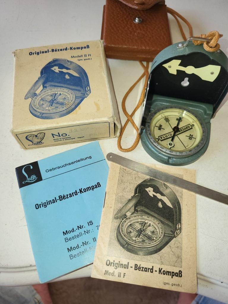 Original-Bézard-Kompaß Modell II FI met doos en hoesje, Ophalen