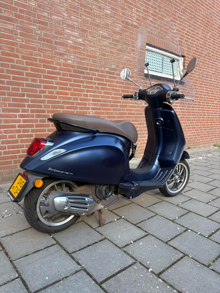 Vespa Primavera S, Fietsen en Brommers, Ophalen, Overige modellen, Maximaal 45 km/u, Zo goed als nieuw