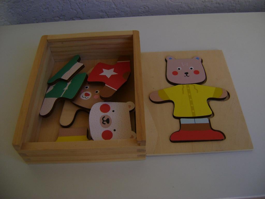 houten kistje met aankleed beren met 12stuks kleding 4setjes, Ophalen of Verzenden, Zo goed als nieuw, Overige typen