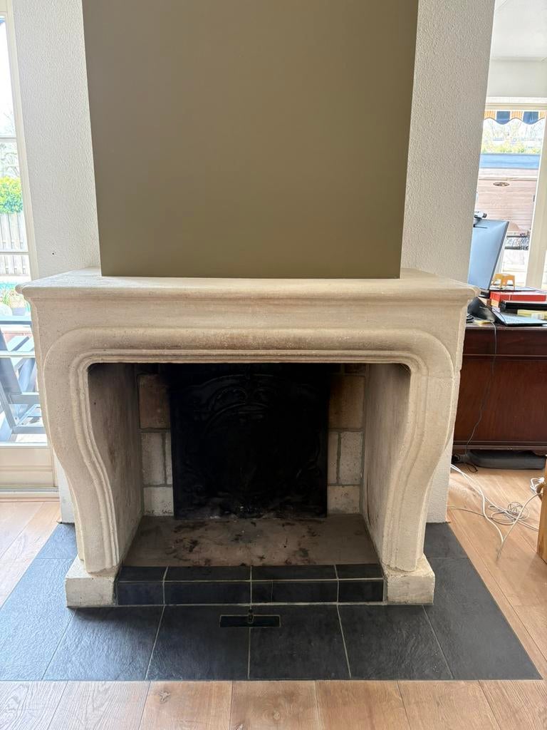 Zeer mooie replica openhaardschouw van kalkzandsteen, Ophalen, Gebruikt, Vrijstaande haard, Houthaard