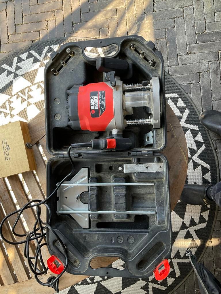 Black & Decker Bovenfrees KW850E met koffer, Ophalen, Gebruikt, Elektrisch, Bovenfrees