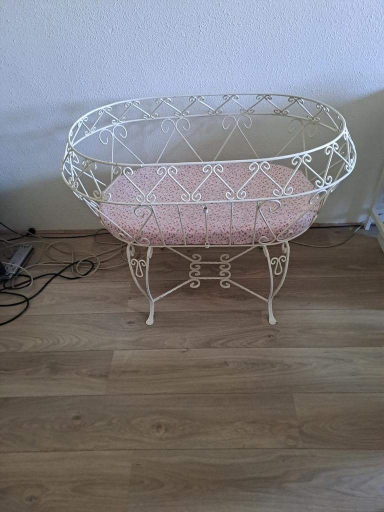 Smeedijzeren wieg in goede staat - Vintage look, Ophalen of Verzenden, Gebruikt, Wieg