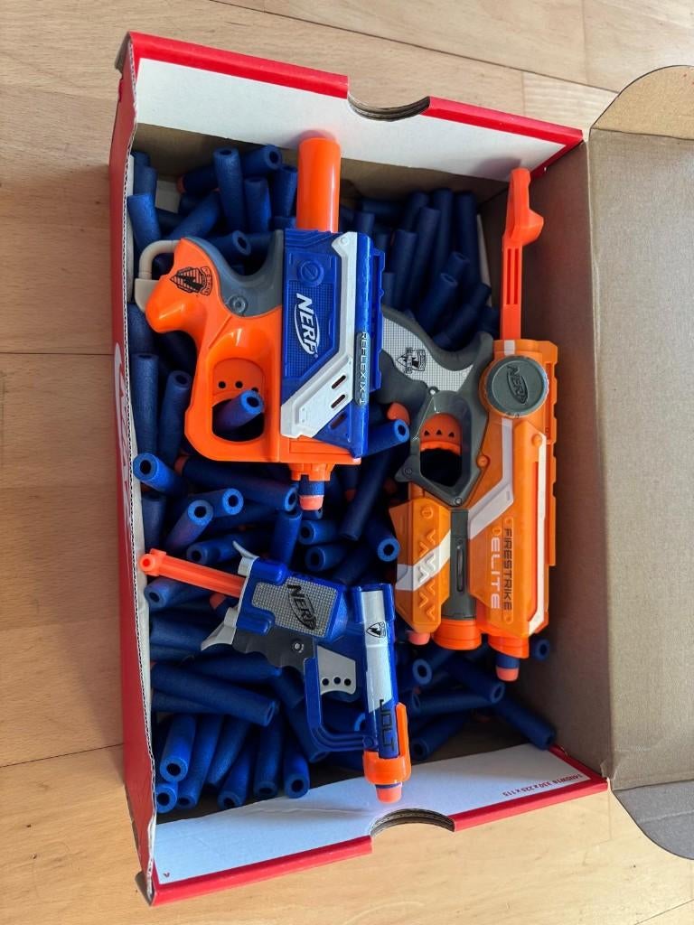 3 Nerf geweren (ook los te koop) met doos vol kogels, Ophalen of Verzenden, Zo goed als nieuw