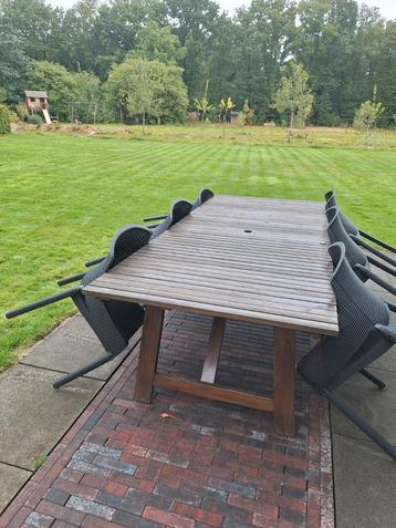 Tuintafel hout walnoot-kleur beschikbaar voor biedingen