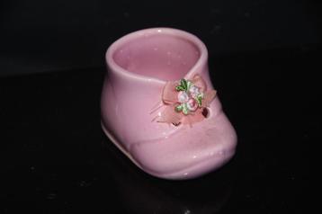 Aardewerken schoentje roze geboorte kind beeldje beschikbaar voor biedingen