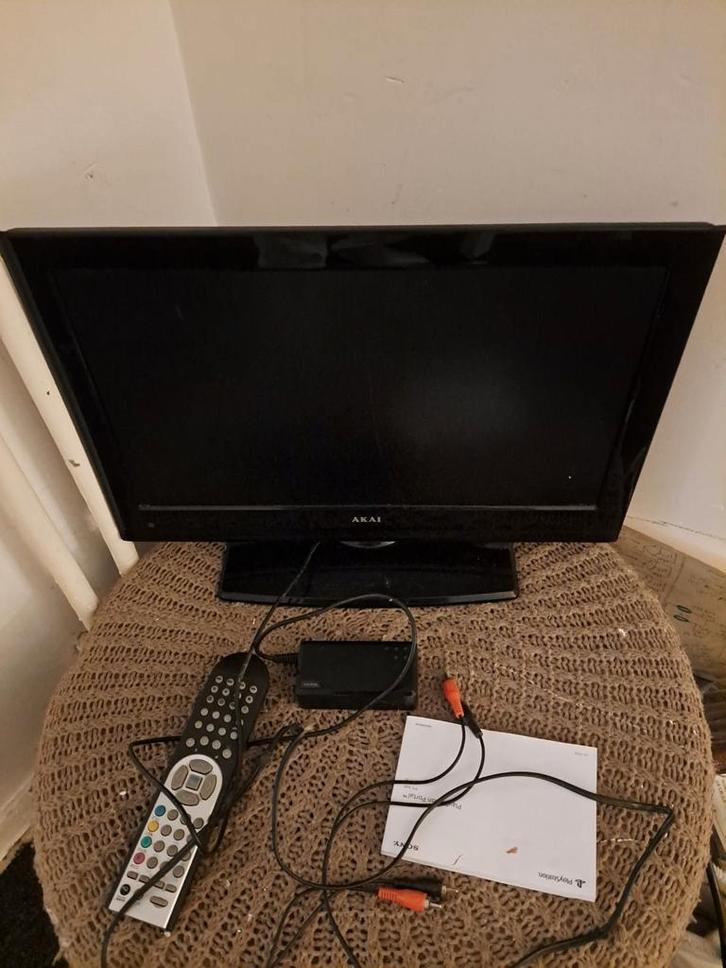 Akai led dvd combi tv met afstandsbedieningen en netwerken, Audio, Tv en Foto, Televisies, Zo goed als nieuw, Overige merken, 50 Hz