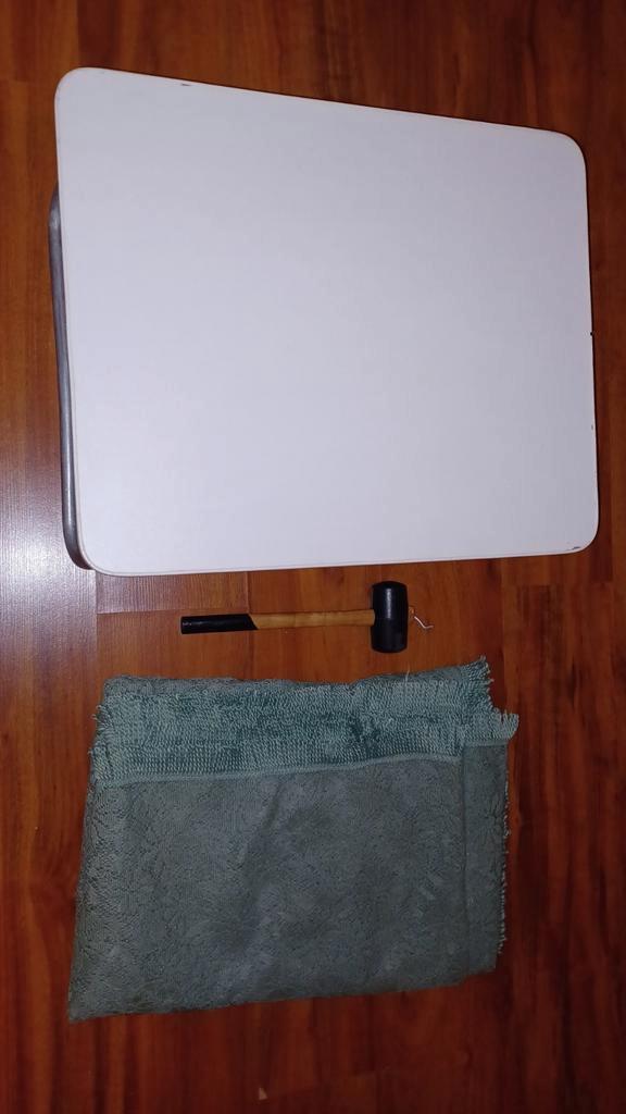 Kampeertafel en kleed, Caravans en Kamperen, Kampeermeubelen, Gebruikt, Campingtafel, Ophalen of Verzenden