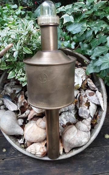 Lichtbaken voor de scheepvaart  beschikbaar voor biedingen