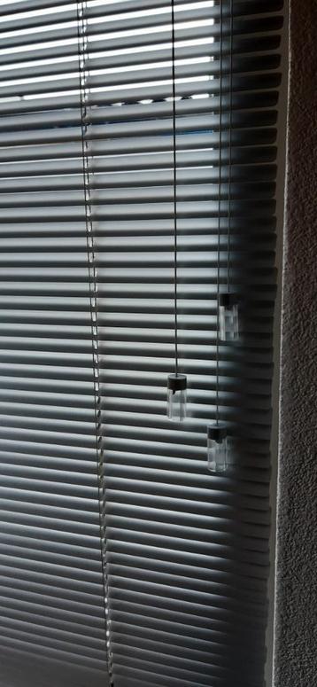 NIEUW: zilvergrijze 16mm jaloezie 915 x 987mm aluminium beschikbaar voor biedingen