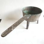 Antieke bronzen steelpan op pootjes T B P Water  2103P, Antiek en Kunst, Antiek | Keukenbenodigdheden, Ophalen of Verzenden
