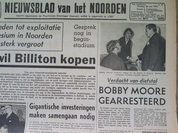 Voetballer Bobby Moore gearresteerd (krant 1970) beschikbaar voor biedingen