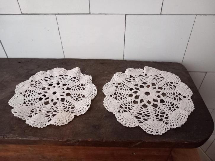 twee vintage Frans brocante gehaakte kleedjes dromenvangers, Antiek en Kunst, Curiosa en Brocante, Verzenden