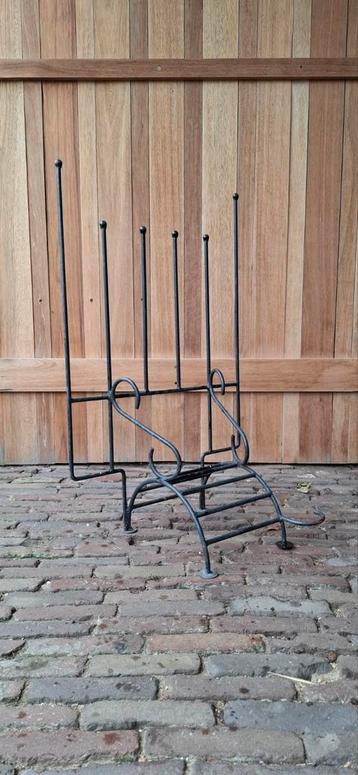 Metalen Laarzen rek beschikbaar voor biedingen