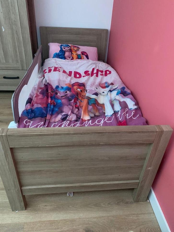 Nette 1-persoons slaapkamer met matras, Huis en Inrichting, Slaapkamer | Complete slaapkamers, Zo goed als nieuw, Eenpersoons