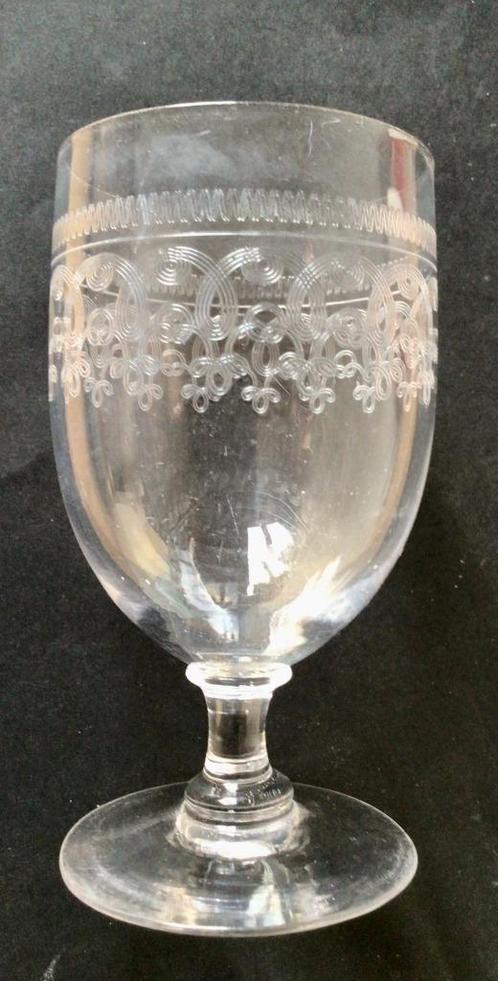 Groot gegraveerd antiek sierglas, voor wijn of port, Antiek en Kunst, Antiek | Glas en Kristal, Verzenden