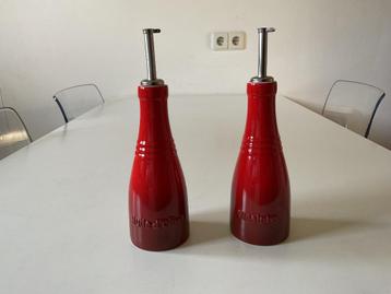 Le Creuset olie- en azijnset Classic Kersenrood  beschikbaar voor biedingen