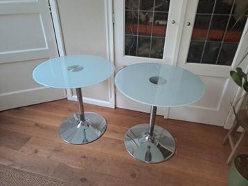 2 Nette Glazen Bijzettafels/Salontafels beschikbaar voor biedingen
