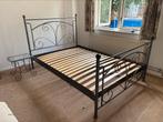 Sierleke en degelijke bed 140x200 met nachtkastje, Huis en Inrichting, Slaapkamer | Bedden, Ophalen, Eenpersoons, 140 cm, Zo goed als nieuw