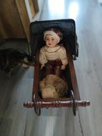 Antieke poppenwagen met porseleinen pop, Antiek en Kunst, Ophalen of Verzenden