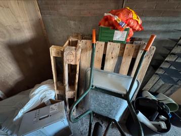 5 pallets te koop beschikbaar voor biedingen