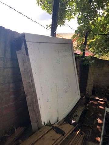 Uitklapbaar whiteboard beschikbaar voor biedingen