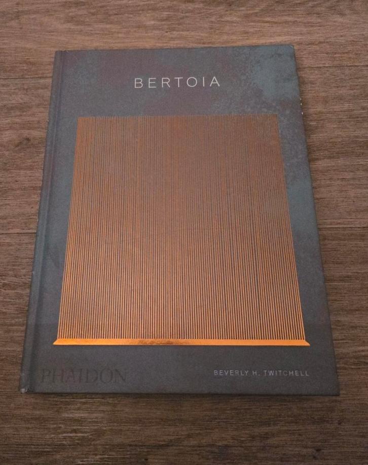 Harry Bertoia designer; meubels, sieraden, beeldhouwwerk,, Boeken, Kunst en Cultuur | Fotografie en Design, Gelezen, Fotografen