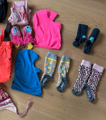 Ski set: muts, sokken, handschoenen beschikbaar voor biedingen