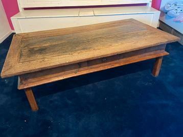 Salon tafel beschikbaar voor biedingen
