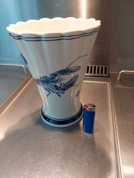 Delftsblauwe vaas (met 2 kreeften) van Hoevesvis B.V., Antiek en Kunst, Antiek | Vazen, Ophalen of Verzenden