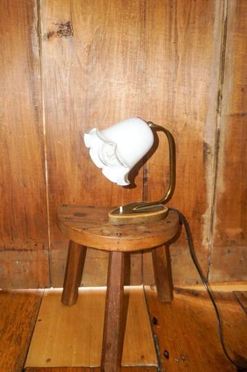 vintage geplooide melkglazen lamp * bloemvormig nachtlampje  beschikbaar voor biedingen